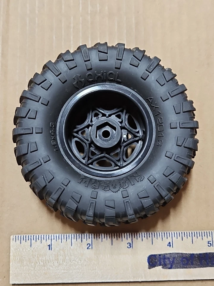 Axial Ripsaw 1.9" Rock Crawler Tires with rim (R35) AX12016 (1.9x4.3) READ DESC! - Image 4 of 4