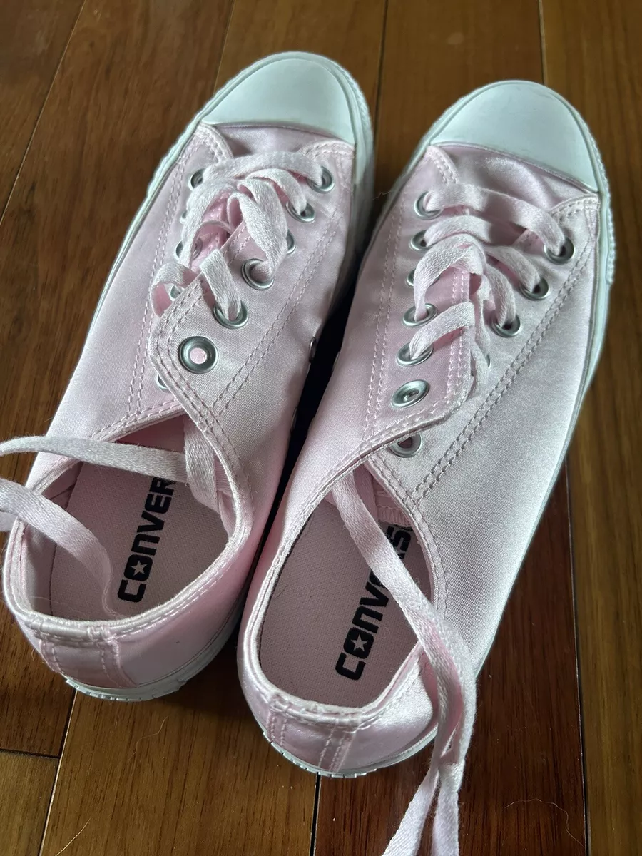 Pink ladies best sale converse shoes