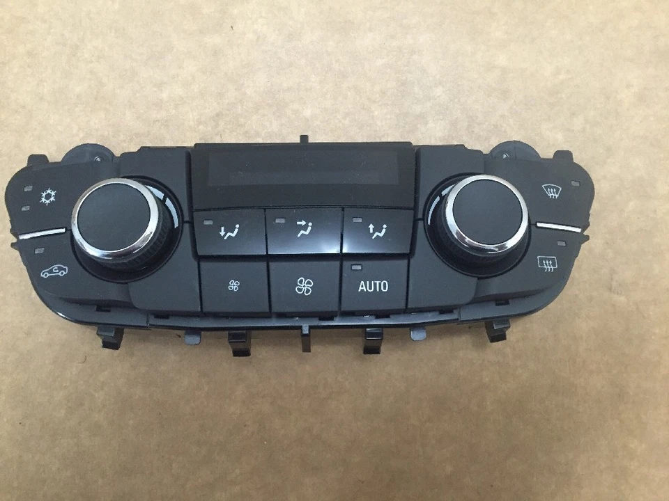 25951145(46)13273100 20942193 GM Heater & A/C Control Module 2012-13 Buick Regal - Image 2 of 4