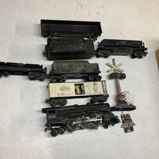 Lot Of Vintage Lionel Trains Untested For Restoration Or Repair