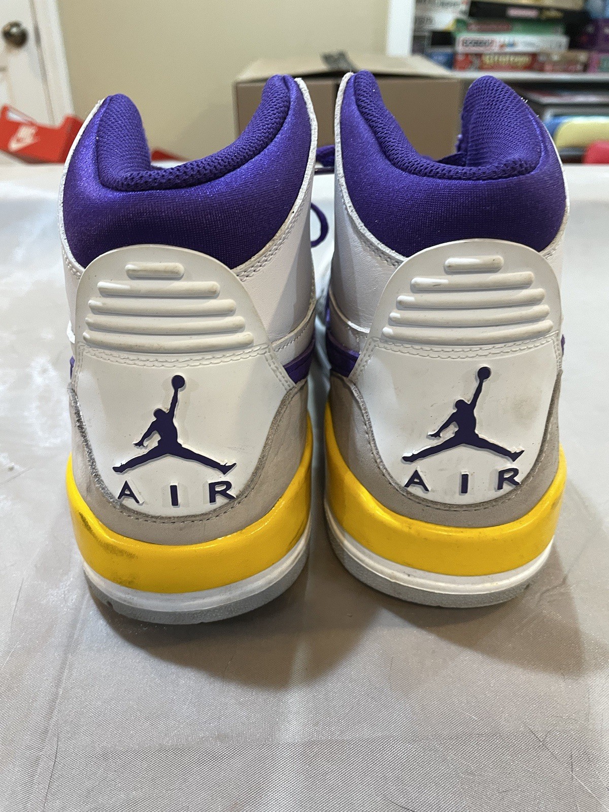 SAOLA Nike Air Jordan Legacy 312 Lakers bianco viola oro da uomo taglia 10 5