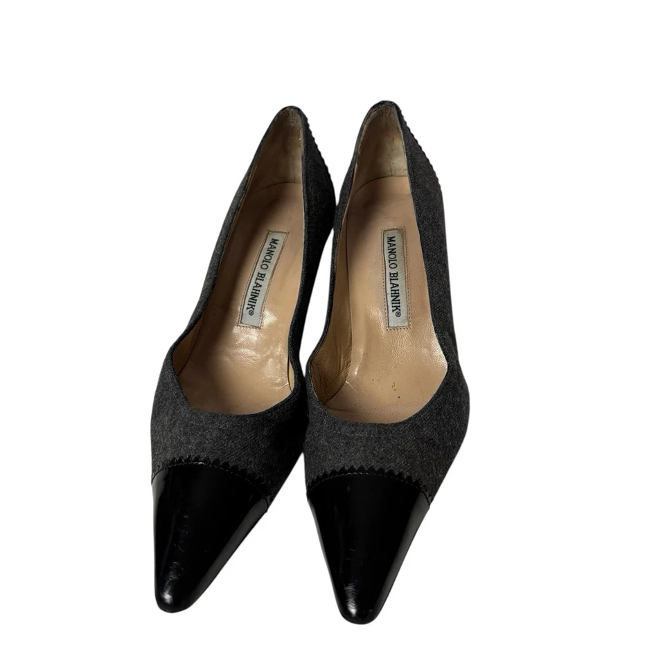 Tacones de lana gris Manolo Blahnik con ribete de charol negro, talla US 7 EU 37 Foto 2 de 4