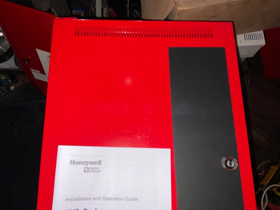 Gabinete amplificador sistema de voz de emergencia Honeywell Silent Knight EVS-125W Foto 2 de 4