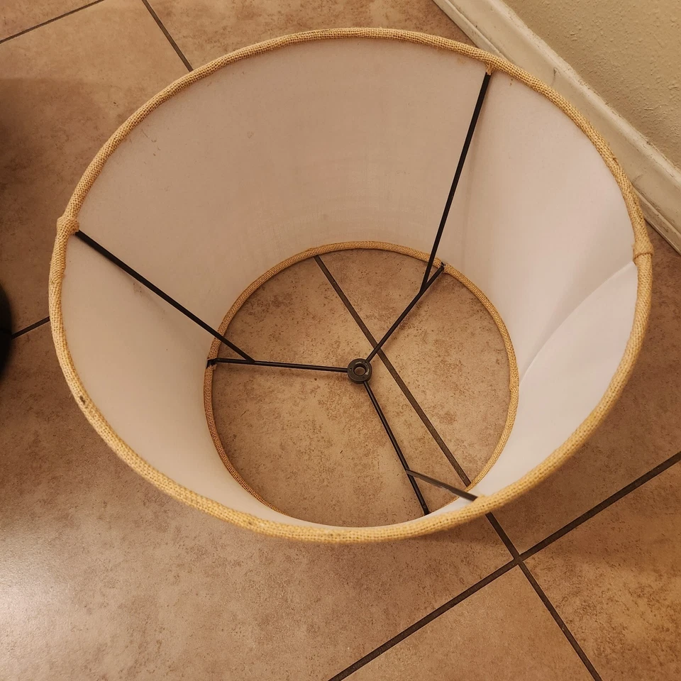 RARO Granero de Cerámica Texturizado Arpillera Natural CÓNICO MEDIANO Pantalla de Lámpara Foto 3 de 4