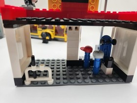 LEGO CITY 7641- CITY CORNER. Mint condition.
