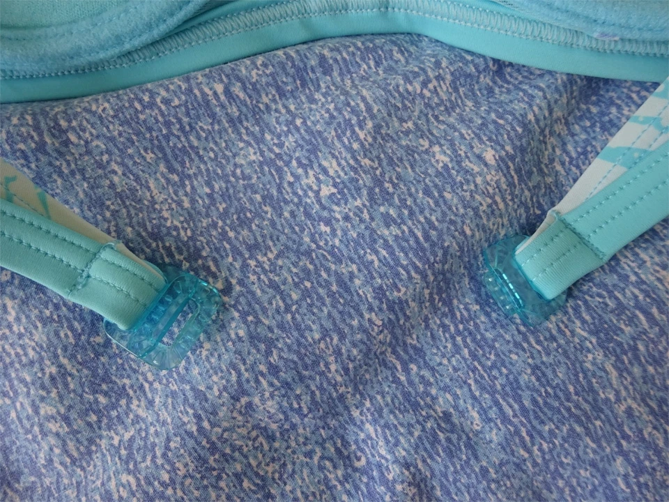 Maillot de bain soutien gorge à armature bleu mauve motifs DECATHLON 85 C TBE - Photo 3/4