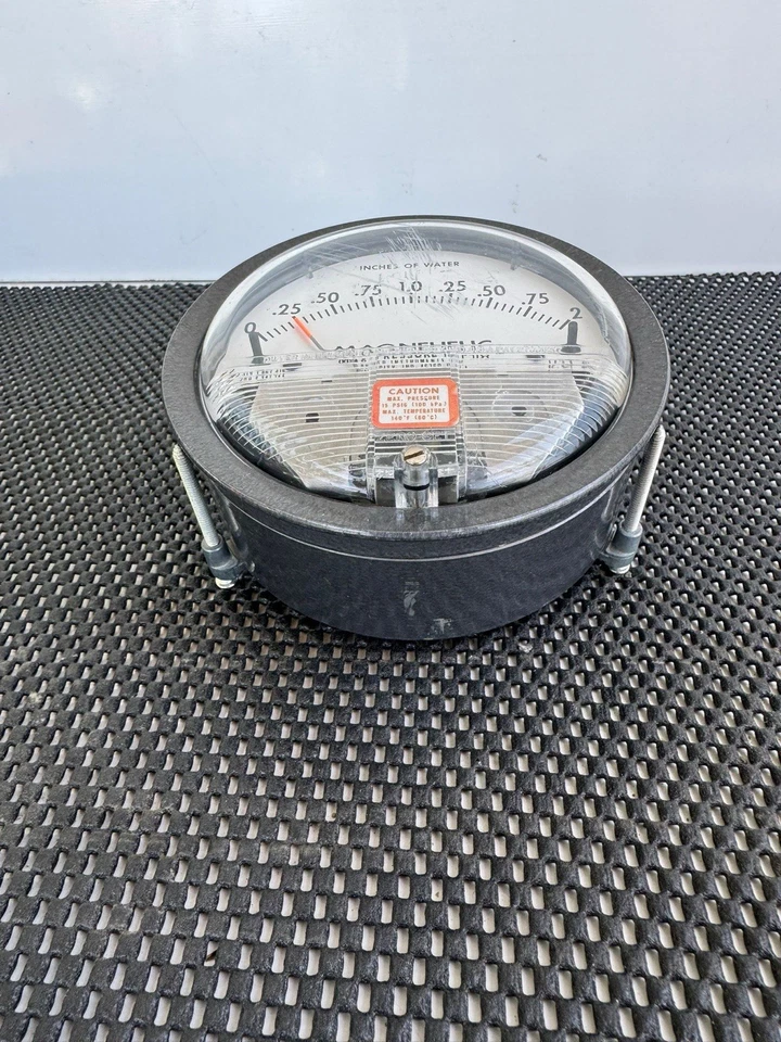 Dwyer Magnehelic Pressure Gauge 15 PSIG - Image 3 of 4
