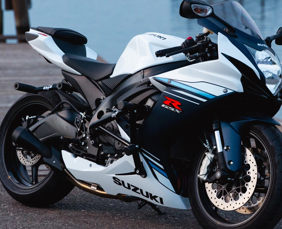 Subjaula Suzuki GSXR 600/750 2011-2025 con ajuste Clavijas de acrobacias sólidas - en punta Foto 2 de 4