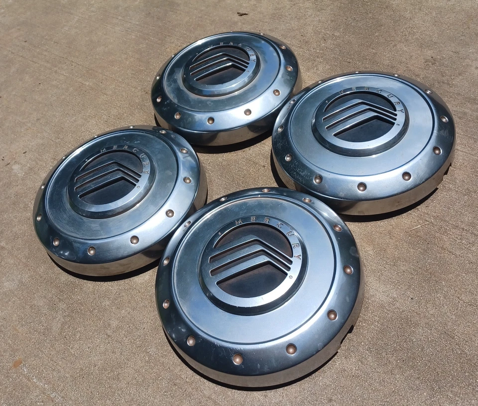 Juego de 4 tapas centrales Mercury Mountaineer, 2002-2007 parte # 3L24-1A096-DA Foto 2 de 3