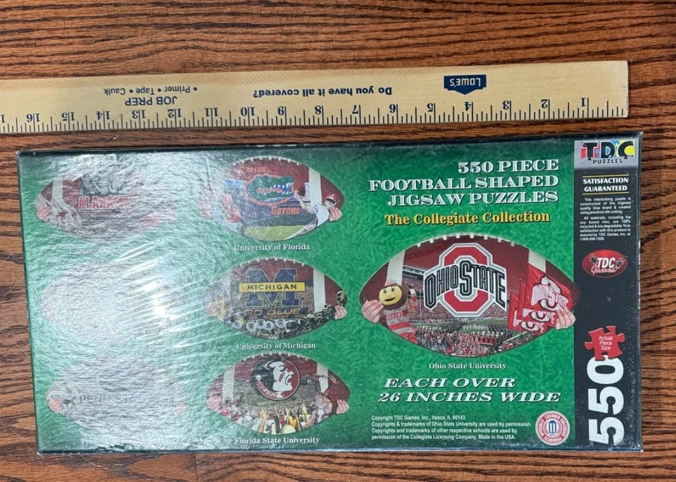 NEW Penn State Puzzle - 550 Piece Football Shaped - Nittany Lions Hologram NIB - Imagem 2 de 4