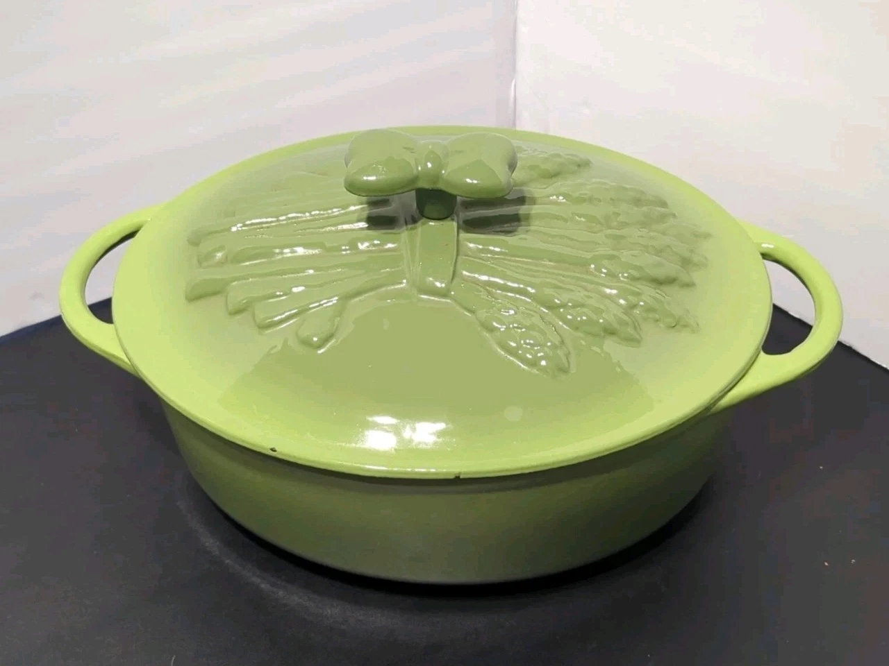 TECHNIQUE Large Enameled Cast Iron Oval Dutch Oven Green with Asparagus Design