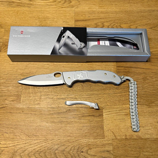 Victorinox Hunter Pro Alox Taschenmesser silber Drop Point glatt Clip Liner Lock