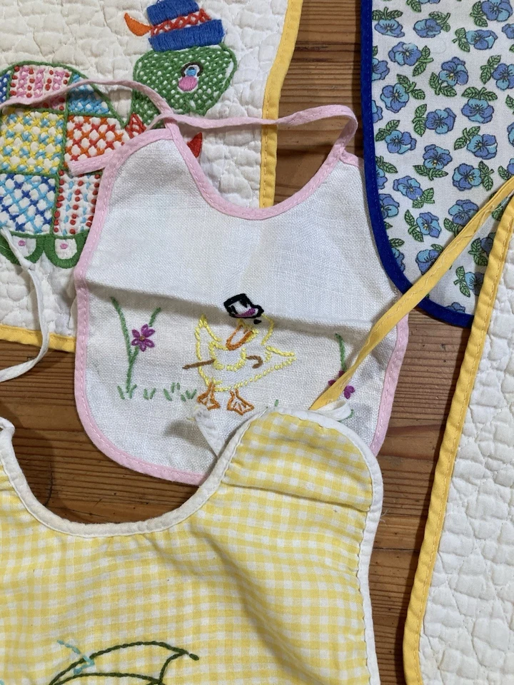 "Juego de 5 baberos de bebé bordados rima infantil algodón cierre de corbata 12"" de largo de colección" Foto 4 de 4