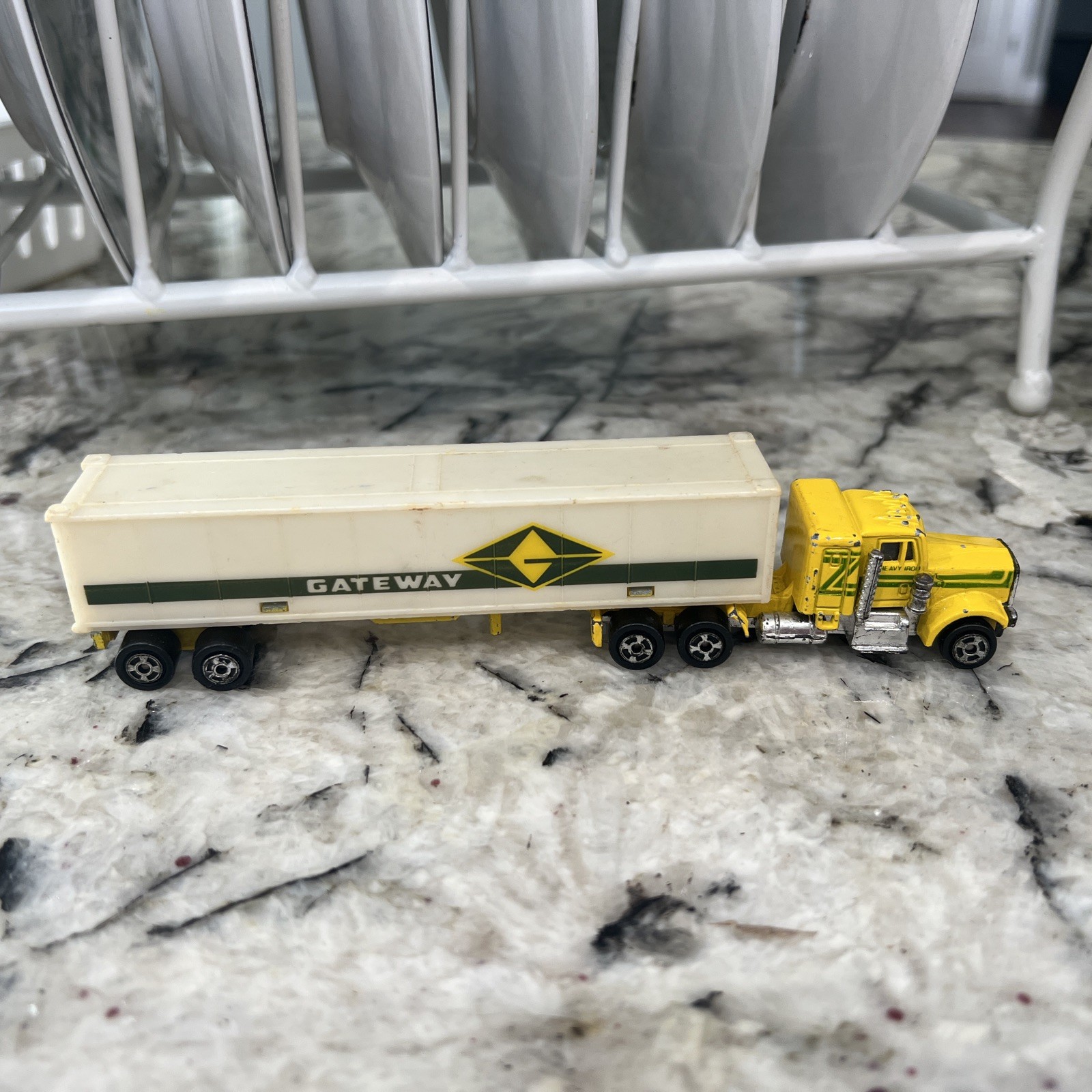 Kenworth Semi & Trailer Gateway Diecast Made In Hong Kong-image