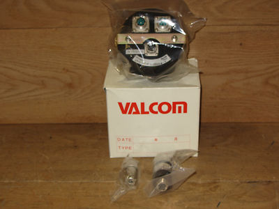 Valcom VPC-A5-P-D-200kPaW-4-DNA Pressure Gauge New in Open Box CSQ