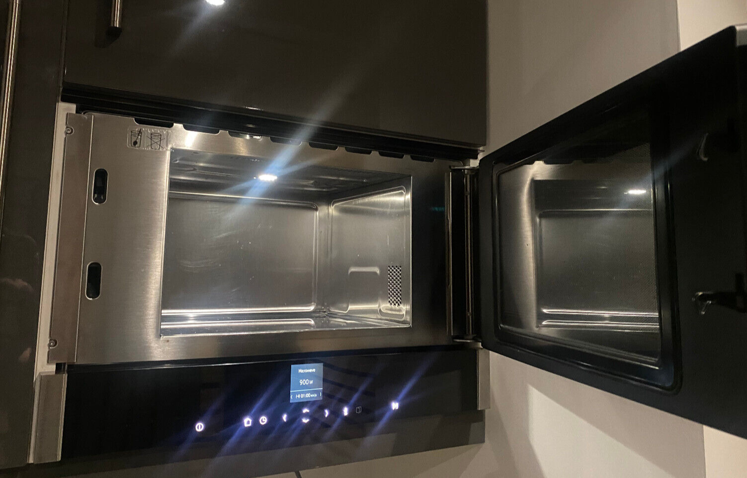 NEFF N70 C17WR01N0B 900w Builtin Microwave with fault code spares