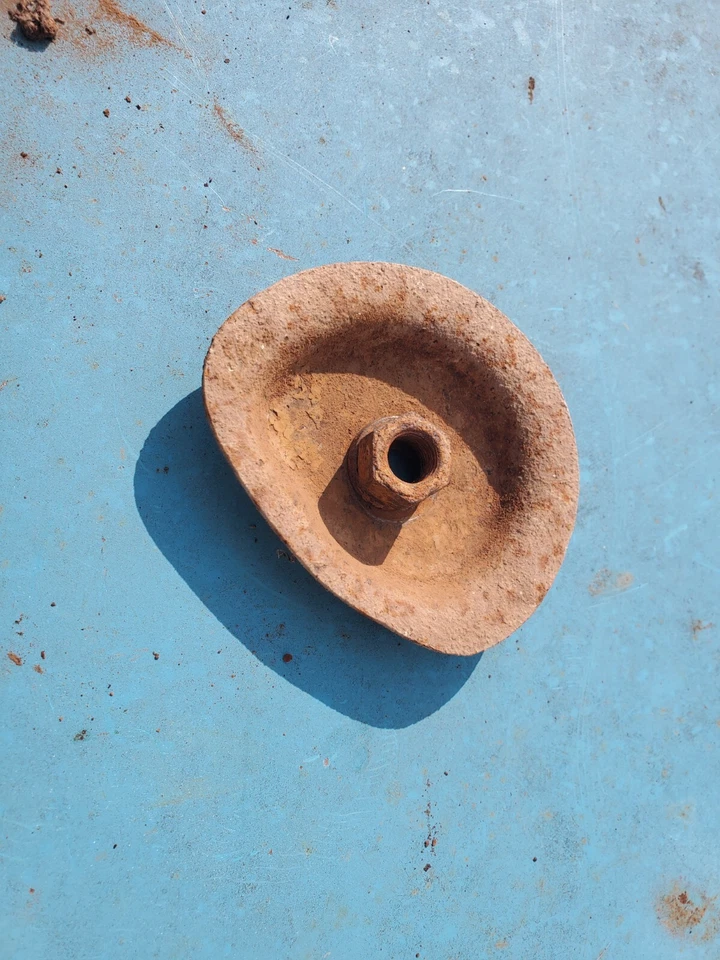 1954 1955 1956 1957 Buick Special Century Roadmaster retenedor de resorte trasero inferior Foto 4 de 4