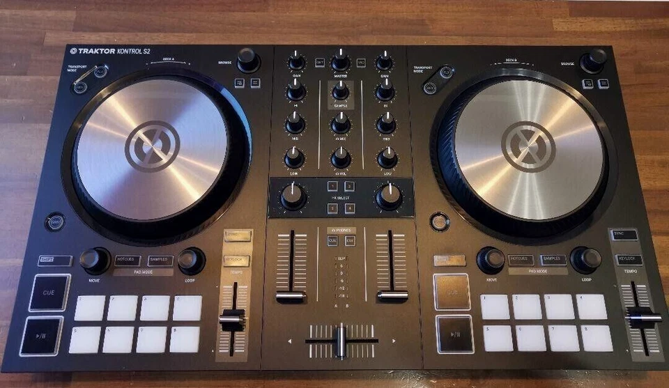 Controlador DJ Native Instruments Traktor Kontrol S2 MK3 2 canales 2 cubiertas S2MK3 Foto 4 de 4