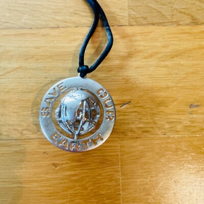 VINTAGE MODESCHMUCK Anhänger aus New York - SAVE OUR EARTH - NEW OLD STOCK
