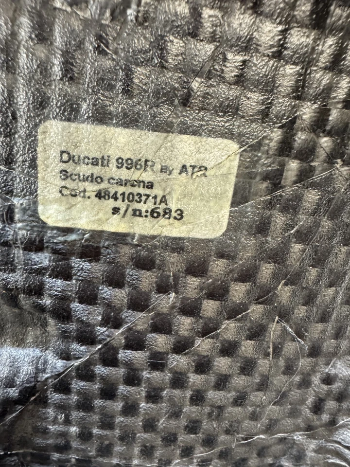 DUCATI 996R OEM DUCATI FIBRA DE CARBONO VIENTRE PIEZA EN V PIEZA DELANTERA 998R 998S Foto 3 de 4