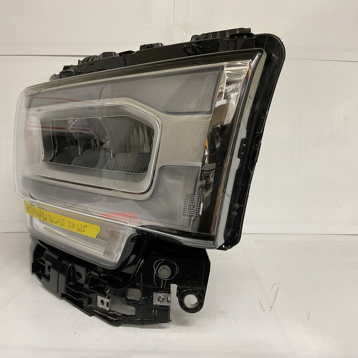 DODGE RAM 25/3500 FRONT RH LED HEADLIGHT 2019-2022 BROKEN CLIPS