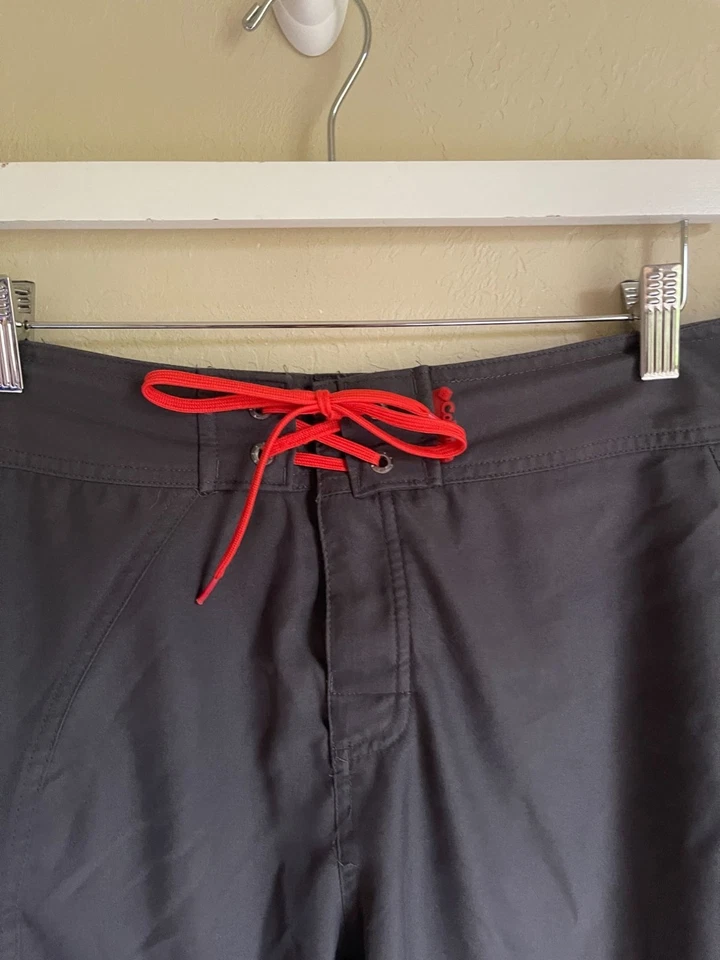 Columbia Omni-Shield 灰色板短裤 W32 x 11 内缝橙色标志 — 第 3/4 张图片