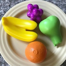 FISHER PRICE TIKES FUN FOOD   3 PLAY PRETEND FRUIT  GRAPES GREEN  PURPLE   NEW