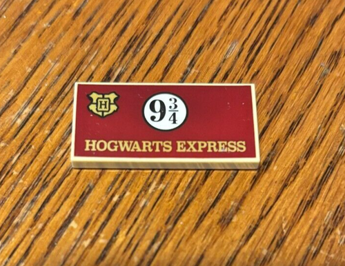 Lego PN 87079pb1017 Tile 2x4 Hogwarts Express Pattern - Tan - New - 第 1/1 張圖片