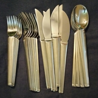 24 pc. stainless set DAKAR 2001 Mikasa (glossy & satin) NO TEASPOONS modernist