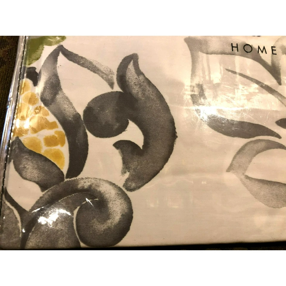 Tahari Home NIP Full/Queen 3 Piece Designer Duvet Set, 300 Thread Count 90"x 96" - Image 4 of 4