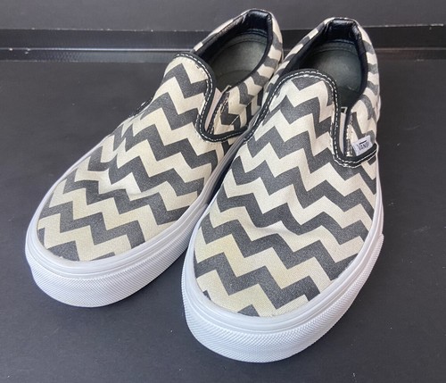 black and white chevron vans