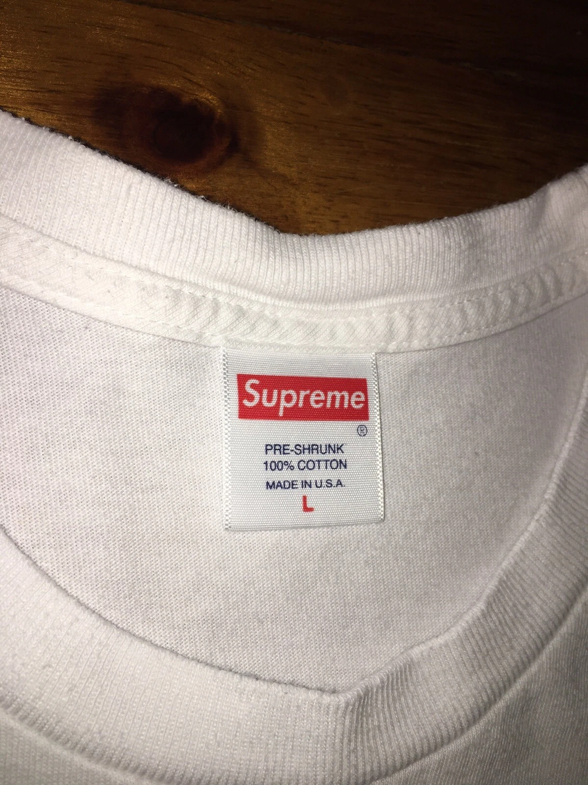 T shirt blanc suprême avec étiquette blanche graphique personnalisée fabriqué aux USA taille L