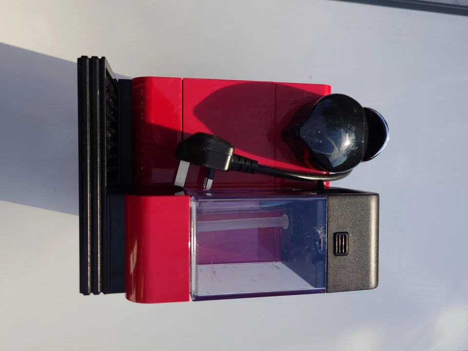 Delonghi Nespresso EN 520.R Lattissima 1 Touch Coffee Machine, Red & Accessories, photo 2 of 5
