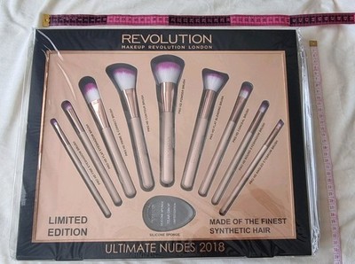 REVOLUTION Make Up Pinsel Set 9 Pinsel + Schwamm Make Up Profi 39 cm × 33 cm