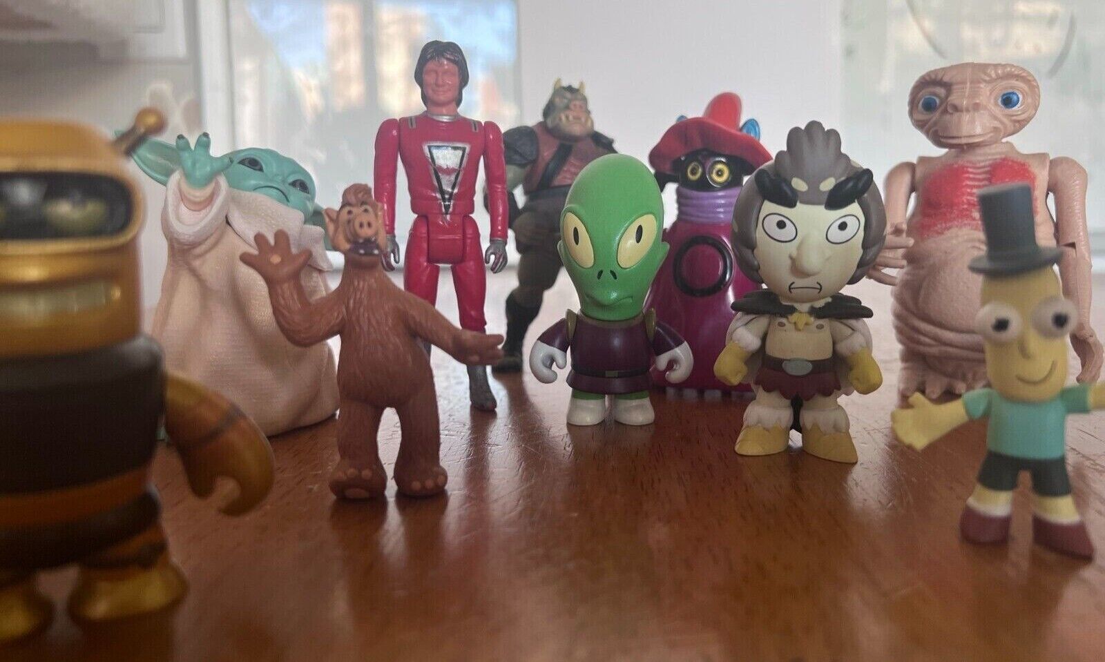 Misc Extraterrestrial Figurines - Lot of 10 - Fan Favorites (Mork, E.T., more)