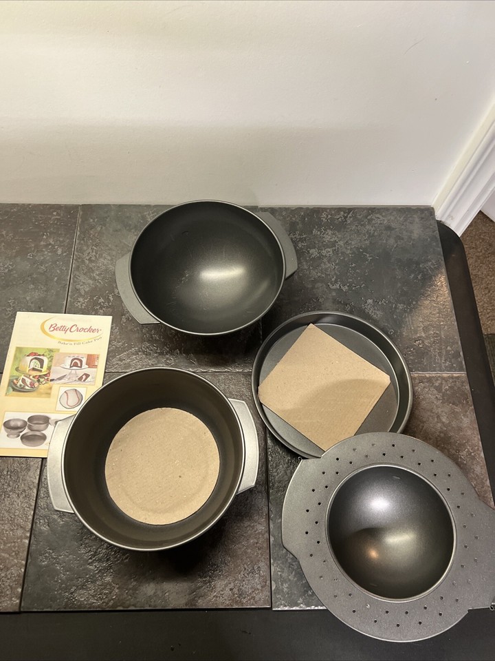 Betty Crocker 4 Piece Bake'n Fill Cake Pan Set Boxed Complete Baking