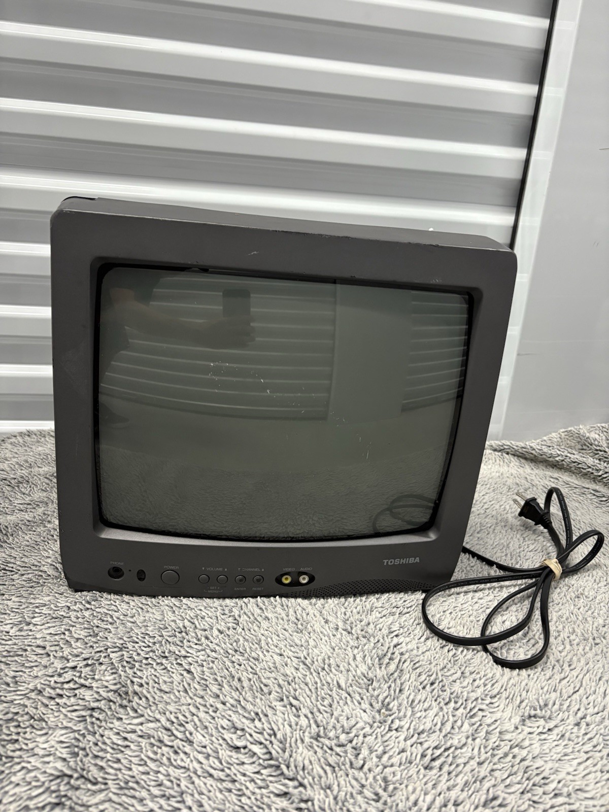 Toshiba 13” CRT Color Television TV Retro Gaming 13A23  (No Remote) Scratched