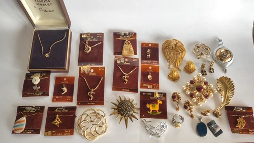Vintage SIGNED Many NOS Estate Costume Jewelry Lot *Sarah, BSK, Geri-Lou +++