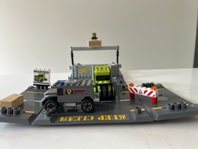 LEGO Racers: 8197 Highway Chaos Set & 8199 Security Smash w/ Fold-Out Road Cases