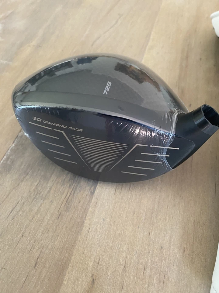 New Tour Edge Exotics C725 10.5* Driver Head With Headcover - Image 3 of 3