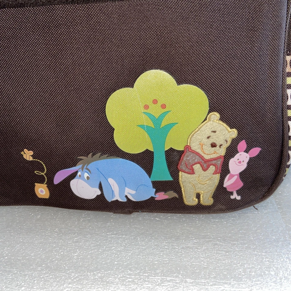 Bolsa de fraldas Winnie The Pooh and Friends Disney bebê tamanho pequeno fecho com zíper marrom - Imagem 2 de 4