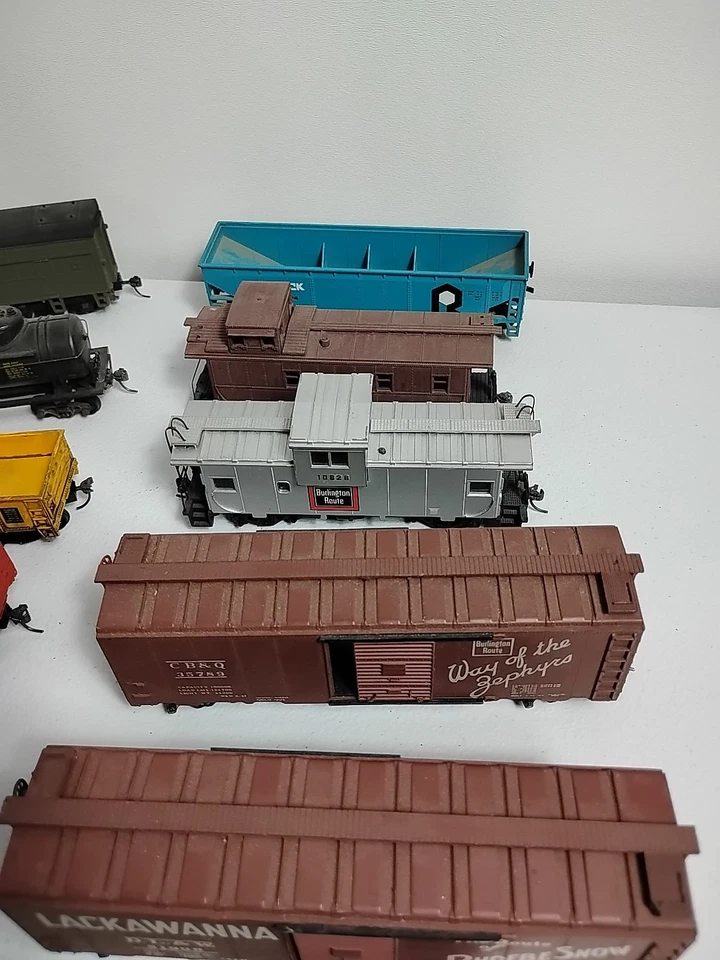 HO Scale Freight + Cargo Cars Lackawanna,  New Haven, Blue Rock - 14 pcs - Image 4 of 4