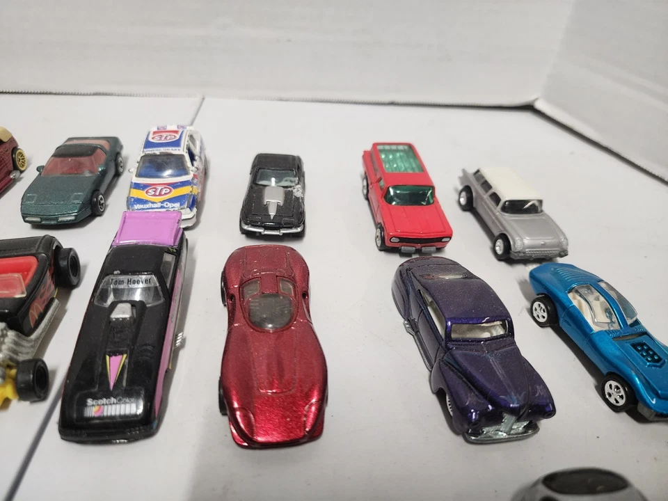 Lot Of 29 Matchbox/Hot Wheels 1970s-1990s Cars - Image 3 of 4