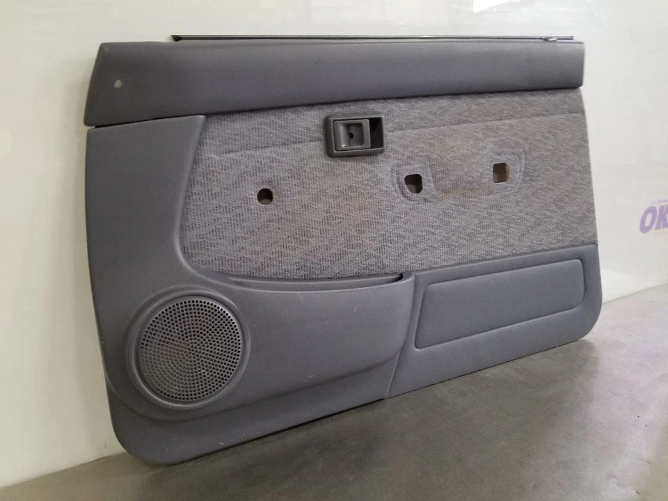 99 1999 TOYOTA TACOMA SR5 FRONT DOOR TRIM PANEL GRAY CLOTH RIGHT PASSENGER - Image 4 of 4