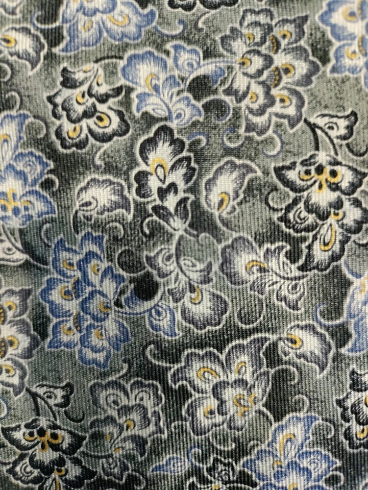 Museo Metropolitano de Arte Gris y Azul Floral Tinte de Seda para Hombre Foto 3 de 4