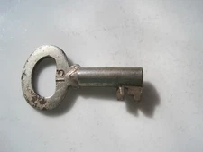 antique steamer trunk baggage luggage key corbin  # t 3  padlock lock hardware c