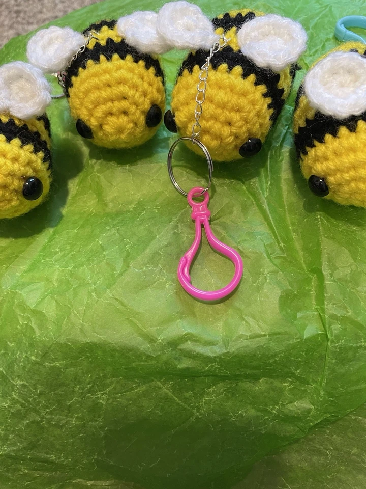 Llavero Abejorro Hecho Con Amor Crochet, Dije Bolso, Llavero, Negro y Amarillo Foto 4 de 4