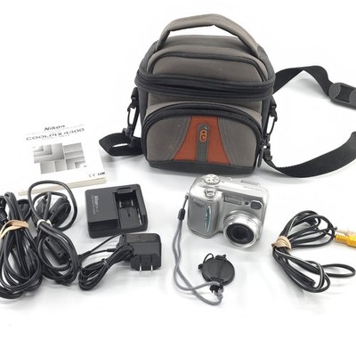 Nikon COOLPIX 4300 4.0MP Digital Camera - Silver w/ Charger, Bag, Excellent