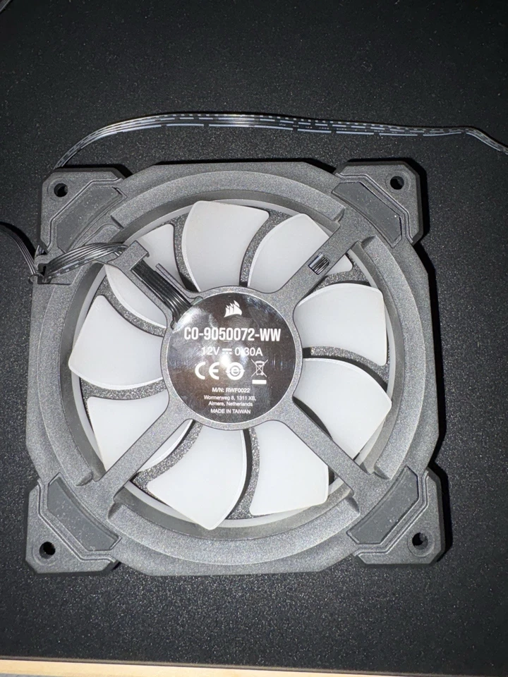 Paquete de 2 ventiladores Corsair RGB ICUE 120 MM y negro 120 mm (total 3 ventiladores) Foto 2 de 4