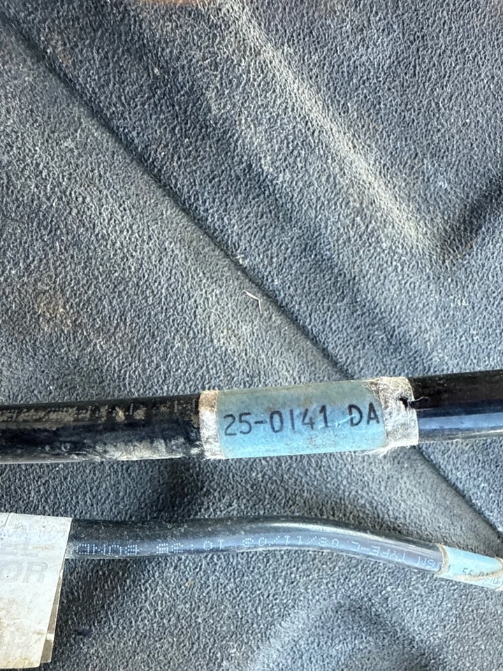 Лот из 2 пластиковых линий выбросов Permblock 2000 - 2005 Chevrolet Impala 25-0141 - Изображение 3 из 4